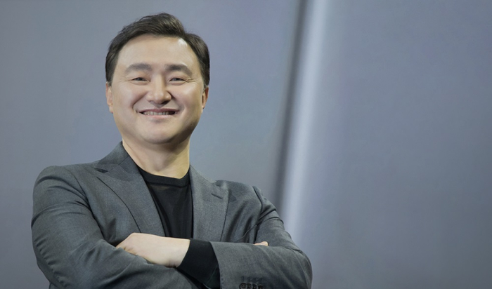TM　Roh,　president　and　head　of　Samsung’s　mobile　eXperience　(MX)　division