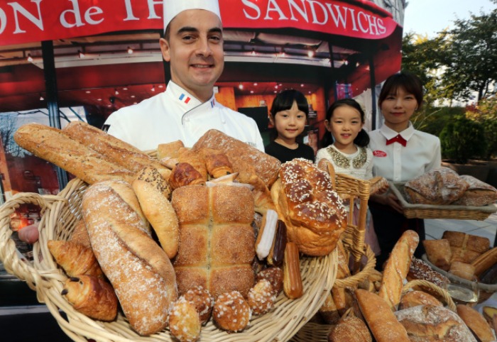 Korean bakeries under French names outsmart French peers