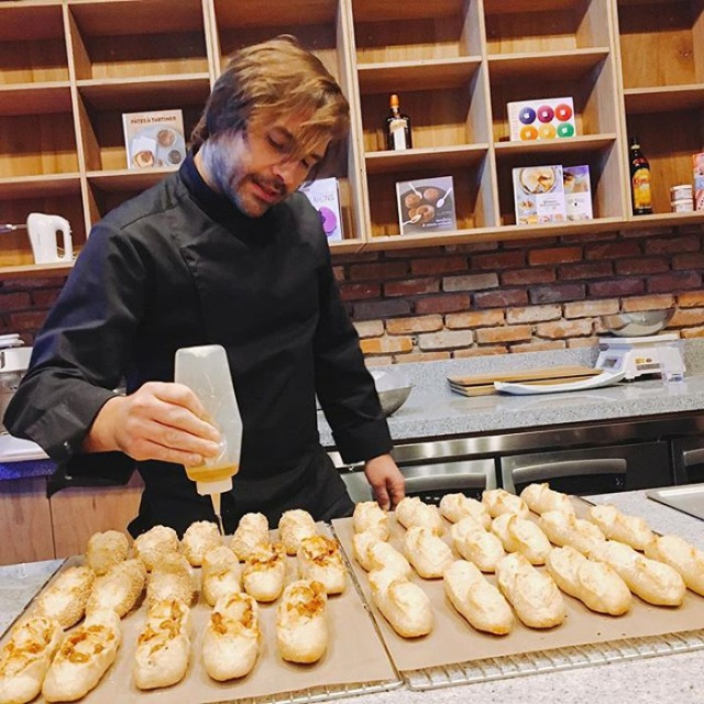 An employee at French bakery Contran Cherrier