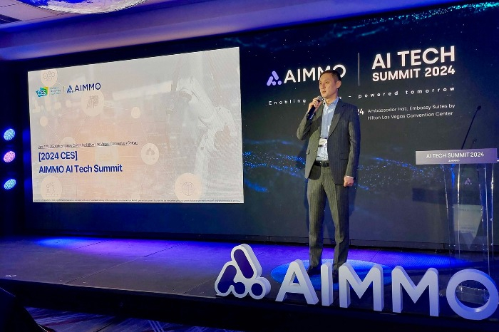 AIMMO　CEO　Oh　SeungTaek　speaks　at　the　AIMMO　AI　Tech　Summit　2024　during　CES　2024　in　Las　Vegas　on　Jan.　11,　2024　(Courtesy　of　Yonhap)