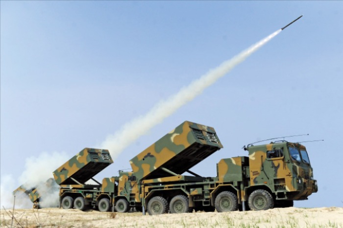 Hanwha　Aerospace's　Chunmoo　multiple-launch　rocket　system　(Courtesy　of　Hanwha　Aerospace)