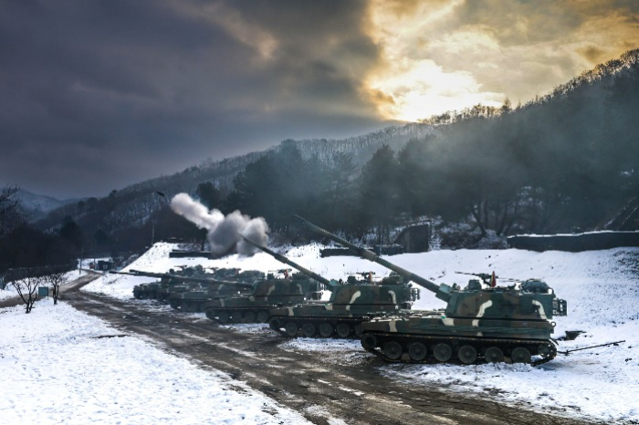 Hanwha　Aerospace's　K9　howitzers　during　a　military　drill　in　South　Korea　(Courtesy　of　News1　Korea)  