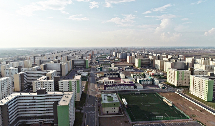 A　view　of　apartment　buildings　under　construction　as　part　of　Hanwha-led　Bismayah　New　City　project　in　Iraq