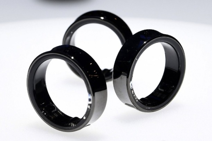 Galaxy　Ring　displayed　at　MWC　2024　in　Barcelona　(Courtesy　of　Yonhap　News)