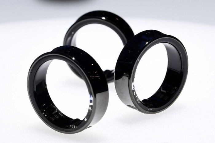 Galaxy Ring displayed at MWC 2024 in Barcelona (Courtesy of Yonhap News)