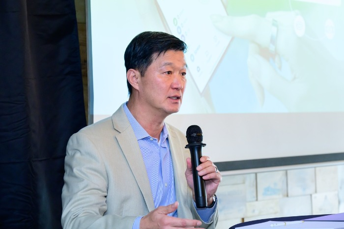 Samsung Electronics Mobile eXperience division Vice President Hon Pak (Courtesy of Samsung)