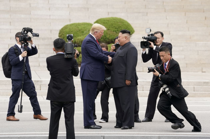 Former　President　Donald　Trump　met　with　Kim　at　the　Demilitarized　Zone　in　2019.　PHOTO:　KEVIN　LAMARQUE/REUTERS