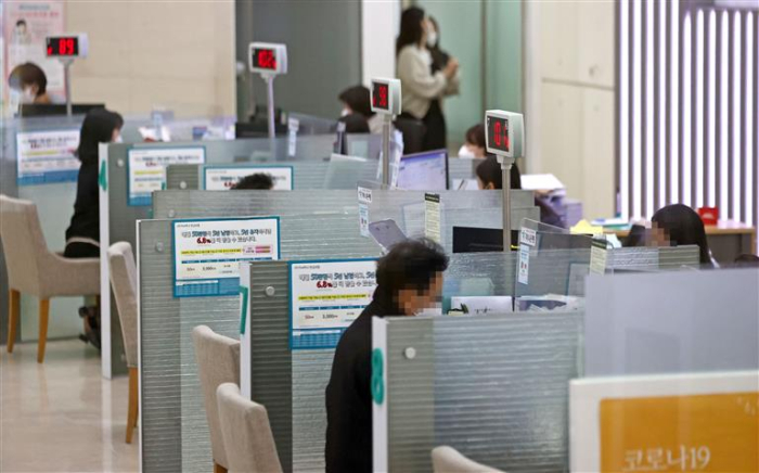 Korean banking groups see record-high loan losses in 2023
