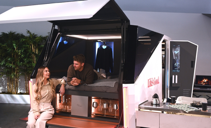 LG　Electronics'　Bon　Voyage,　a　customized　trailer