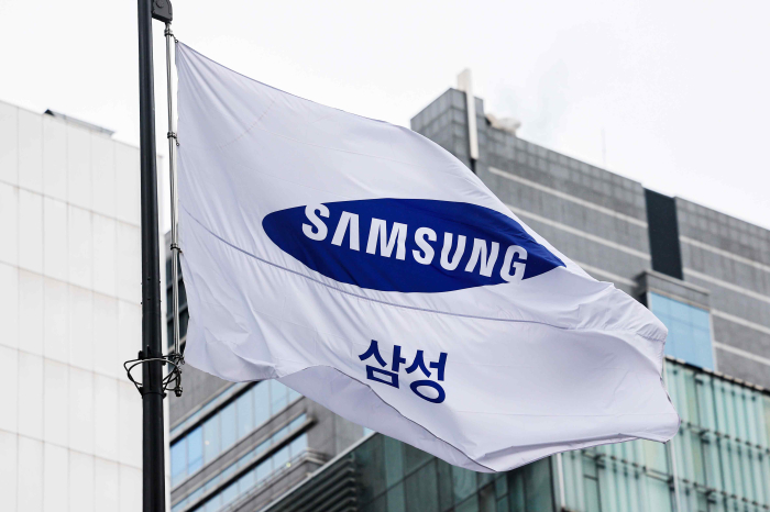 Samsung　C&T　is　the　de　facto　holding　company　of　Samsung　Group