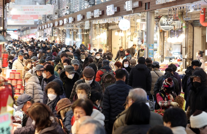 A　marketplace　in　Seoul　(File　photo)