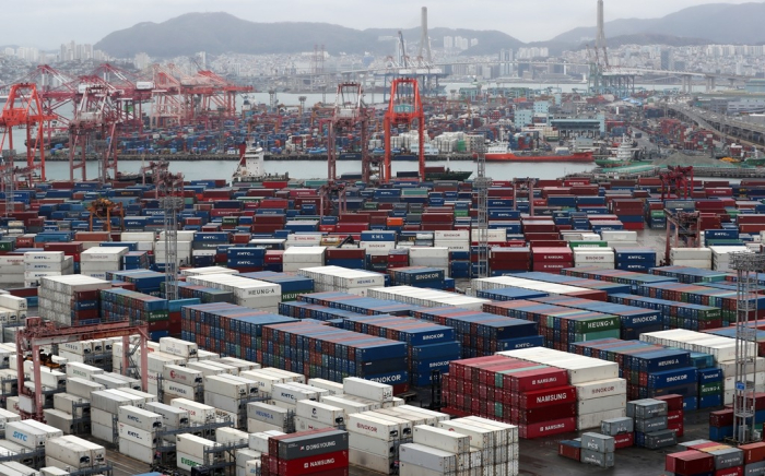 Container　terminals　at　the　Port　of　Busan,　South　Korea　(File　photo,　courtesy　of　News1)