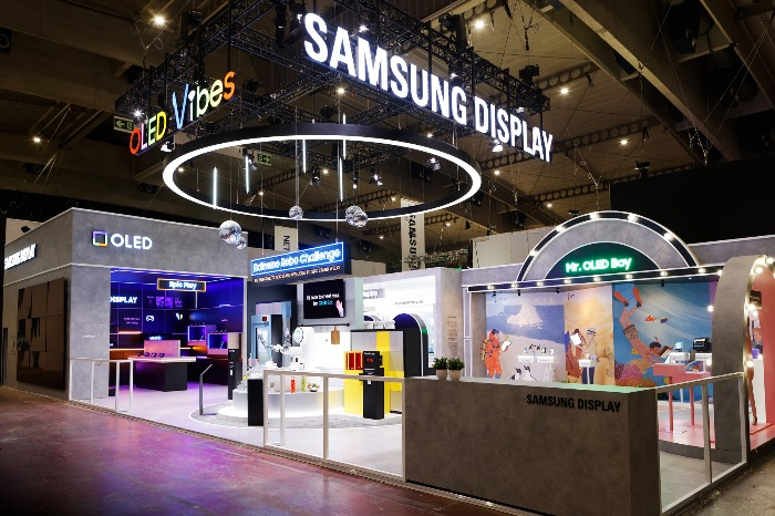 Samsung　Display　booth　at　MWC　2024　in　Barcelona,　Spain　(Courtesy　of　Yonhap)