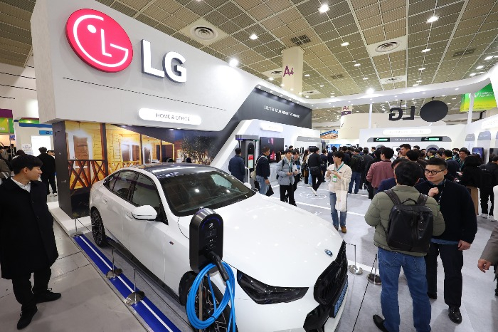 LG　Electronics's　exhibition　booth　at　2024　EV　Trend　Korea　at　Coex,　Seoul　(Courtesy　of　Yonhap)