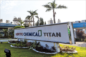 Lotte　puts　Lotte　Chemical　Titan　in　Malaysia　on　market