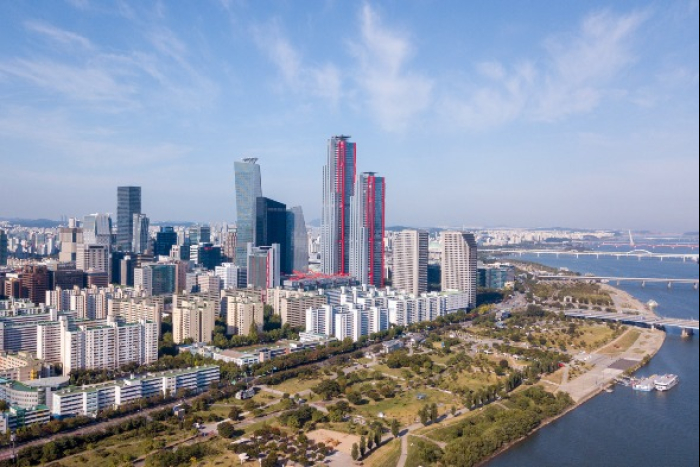 Real　estate　in　Yeouido,　the　major　financial　district　in　Seoul　(Courtesy　of　Getty　Images)