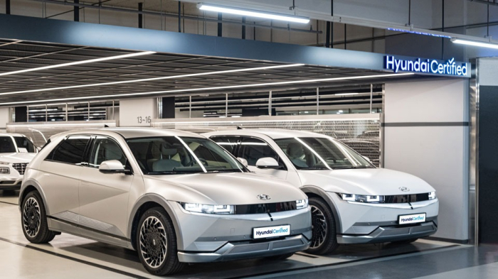 The　IONIQ　5　displayed　at　Hyundai’s　certified　used　EV　sales　center　in　South　Korea　(Courtesy　of　Hyundai)