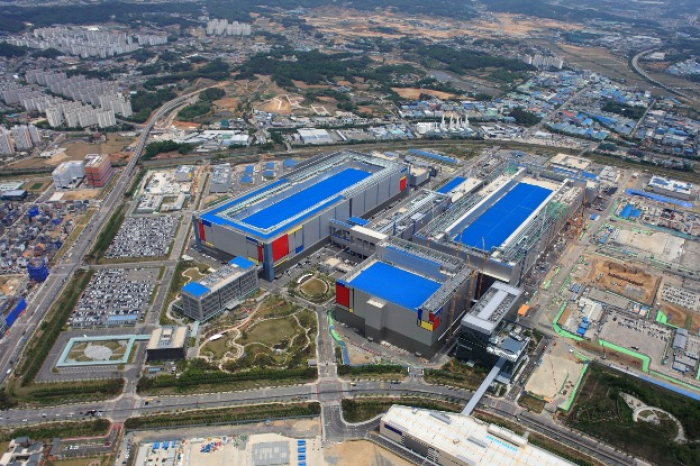 Samsung Electronics semiconductor production lines in South Korea (Courtesy of Samsung)