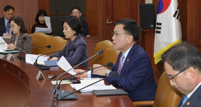 Deputy Prime Minister and Finance Minister Choi Sang-mok (center) announces consumer protection measures targeting overseas online platform operators at a ministers' meeting on March 13, 2024 in Seoul