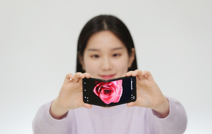 Samsung Display’s foldable display (File photo, courtesy of Samsung Display)
