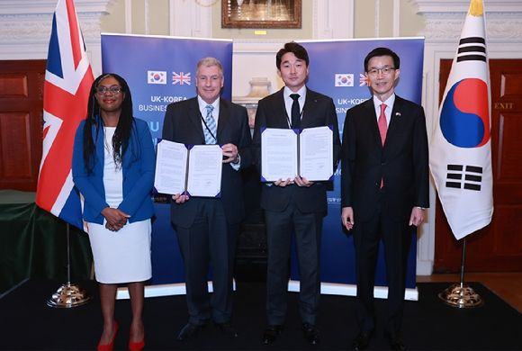 IL Science enters UK silicon lens market