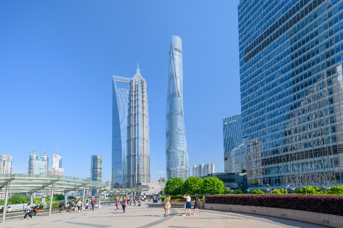 A　Shanghai　business　district　(Courtesy　of　Getty　Images)