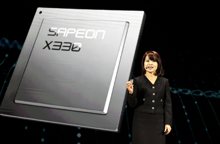 Sapeon CEO Ryu Soojung introduces the X330 to the press in Seoul in November