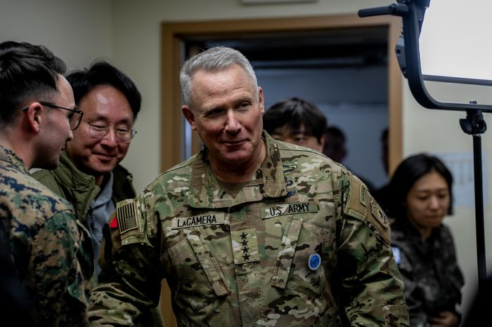 Gen.　Paul　J.　LaCamera　at　Command　Post　Tango,　a　decades-old　wartime　bunker　outside　Seoul,　on　Saturday.