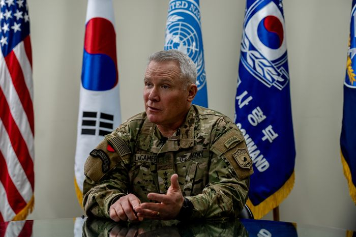 Gen.　Paul　J.　LaCamera　leads　the　roughly　28,500　American　military　personnel　stationed　in　South　Korea.