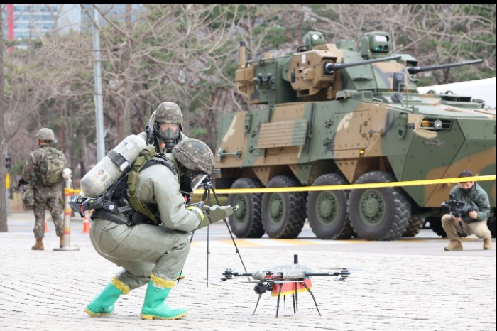Korean　military　personnel　employ　a　drone　during　an　anti-terrorist　drill　(Courtesy　of　New1　Korea)