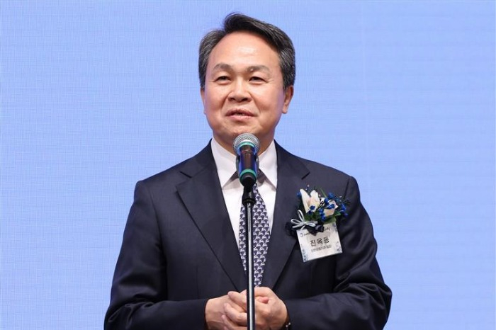 Jin Ok-dong, Shinhan Financial Group chairman