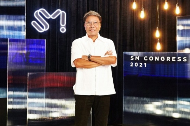 SM　Entertainment　founder　and　former　Chief　Producer　Lee　Soo-man 