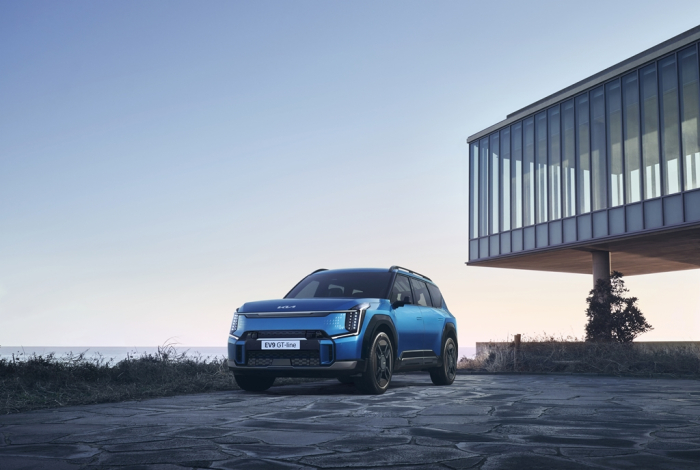 Kia's large flagship electric SUV EV9