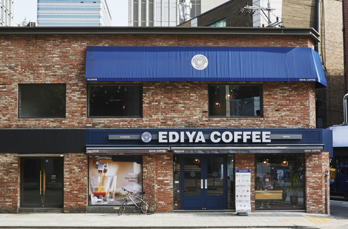 Ediya　Coffee　shop　in　Gwanghwamun,　Seoul