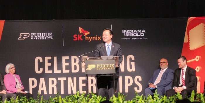 SK　Hynix　signs　an　investment　agreement　with　the　State　of　Indiana,　Purdue　University　and　the　US　government　on　April　3,　2024