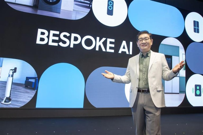 Han　Jong-hee,　vice　chairman　and　CEO　of　Samsung　Electronics,　unveils　the　2024　bespoke　home　appliance　lineup　at　Bespoke　AI　media　day　on　April　3