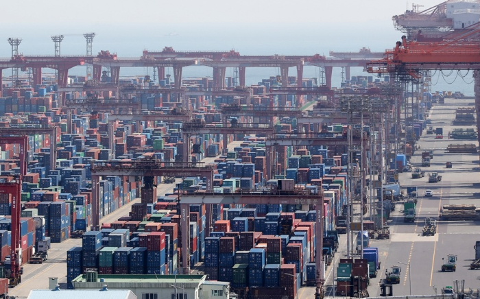 Container　terminals　at　the　Port　of　Busan,　South　Korea　(File　photo,　courtesy　of　News1)