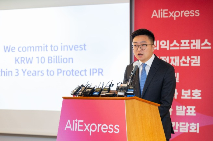 AliExpress　Korea　CEO　Ray　Zhang　at　a　press　conference　to　announce　consumer　protection　measures　in　December　2023　(Courtesy　of　AliExpress　Korea)