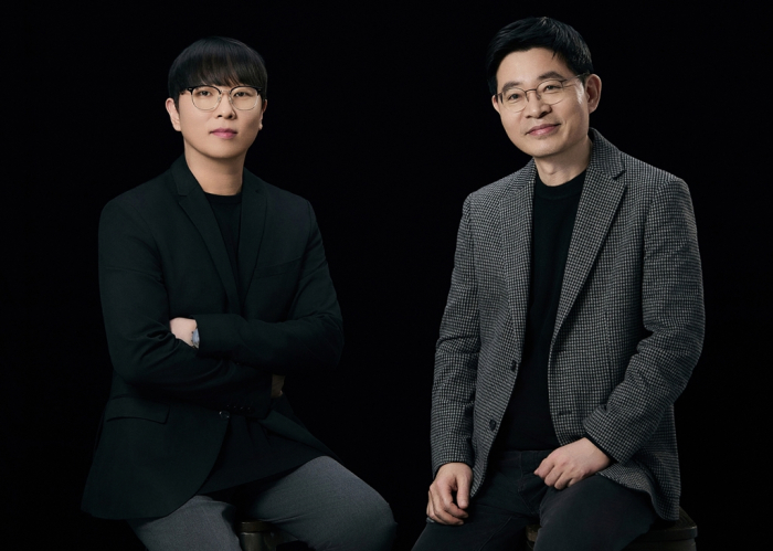 Kakao Entertainment co-CEOs Joseph Chang (left) and Kisu Kweon