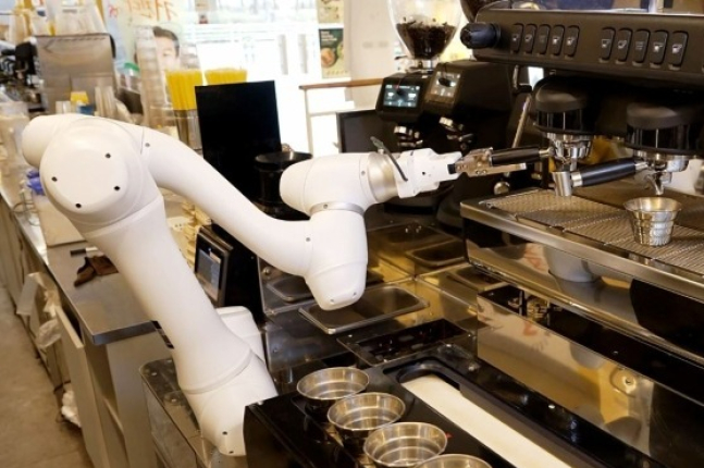 Doosan　Robotics　supplies　barista　robot　to　Mega　Coffee