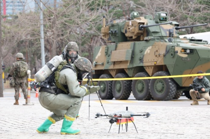 Korean　military　personnel　employ　a　drone　during　an　anti-terrorist　drill　(Courtesy　of　News1　Korea)