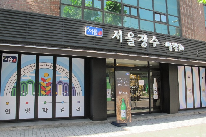 Seoul Jangsu makgeolli store