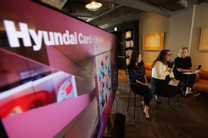 Officials　from　Hyundai　Card　and　New　York's　Museum　of　Modern　Art　(MoMA)　discuss　their　Curator　Exchange　Program　at　Hyundai's　Art　Library　in　Yongsan,　Seoul