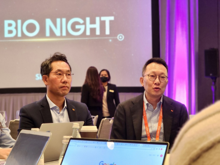 SK Biopharmaceuticals CEO Lee Donghoon (left) at 2023 SK Bio Night in San Francisco
