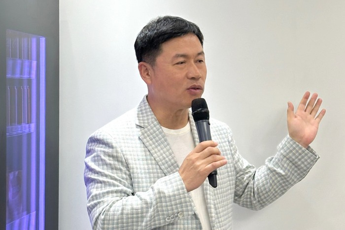 Lyu　Jae-cheol,　president　of　LG　Electronics　Home　Appliance　&　Air　Solution　division,　at　a　meeting　with　reporters　at　Milan　Design　Week　2024