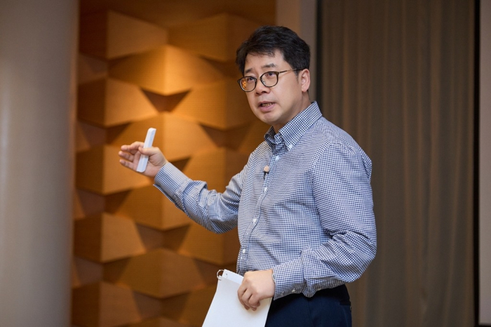 SK Innovation CEO Park Sang-kyu speaks to senior staff at a workshop in Seoul on April 12, 2024 (Courtesy of SK Innovation)