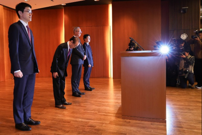 Taeyoung E&C Chairman Yoon Suk-mynn (on left) stands next to his father and Taeyoung Group's founder and Honorary Chairman Yoon Se-young vowing at a news conference on Jan. 9, 2024 (Courtesy of Yonhap)