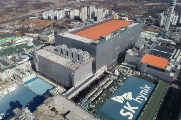 SK　Hynix's　high-bandwidth　memory　factory　in　Icheon,　Gyeonggi　Province　of　South　Korea　(Courtesy　of　Yonhap　News)  
