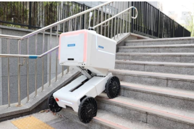 Mobinn's delivery robot navigating stairs during a successful test run