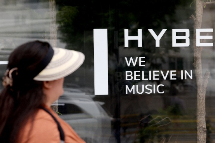 K-pop:　Pros　and　cons　of　HYBE's　multi-label　system